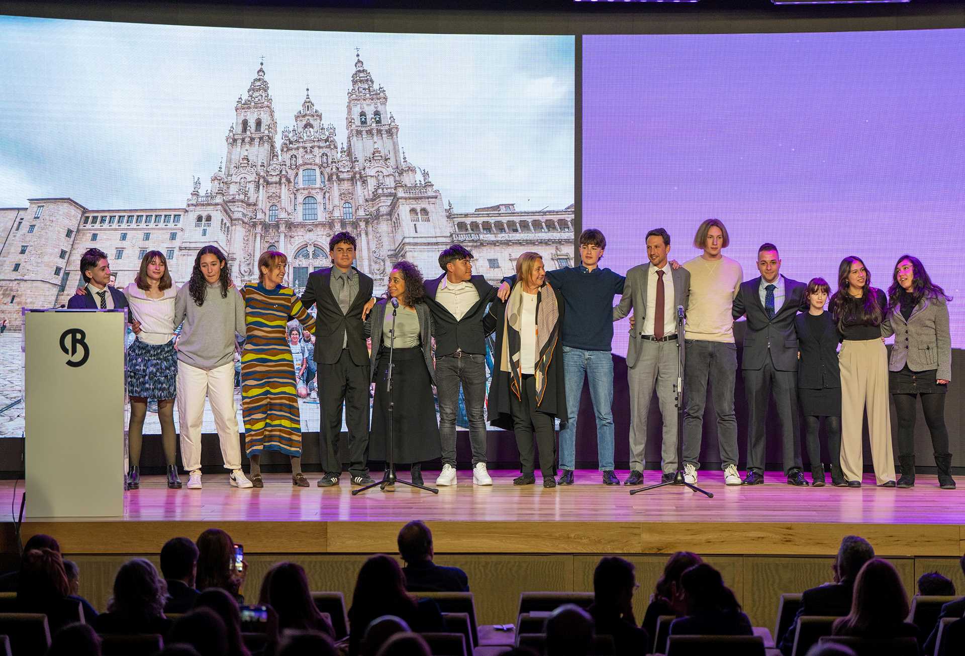 CIS University CIS University honors the U.S. Ambassador to Spain and presents the Camino de Santiago program organized by its foundation, ISF 1