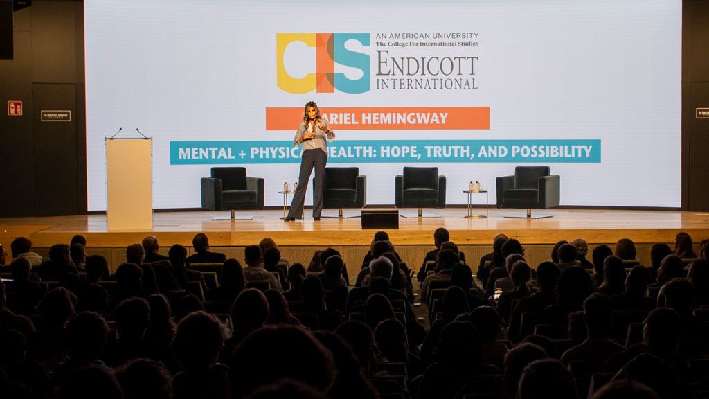 CIS University Mariel Hemingway opens CIS University's academic year with a lecture on mental health 2