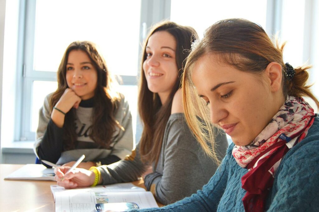 Educación bilingüe: el futuro de estudiar una carrera universitaria en  inglés