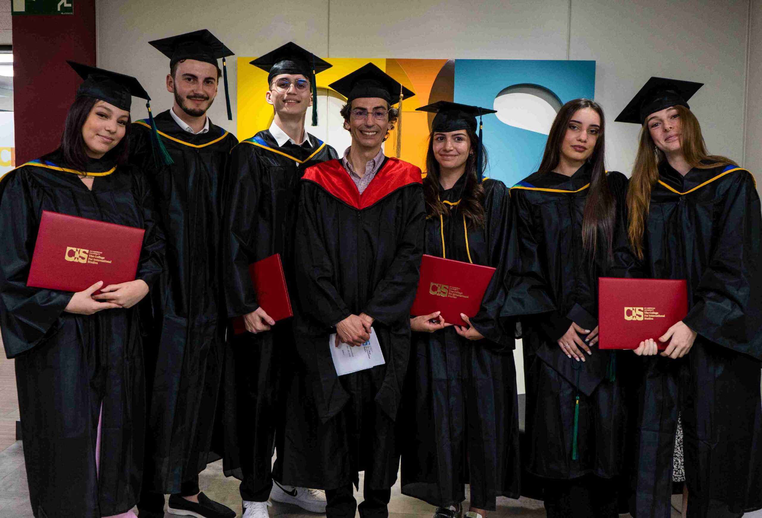CIS University Graduación del Programa Year Study Abroad Una experiencia memorable