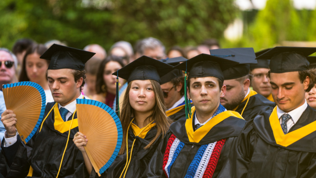 CIS University CIS University presenta a la Promoción 2023 2